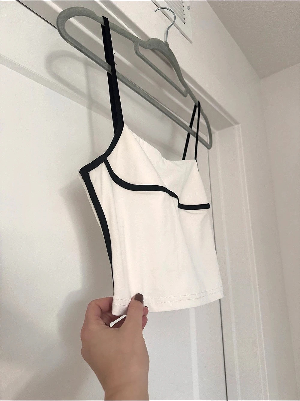 Colorblock Crop Top - Picture 3 of 4